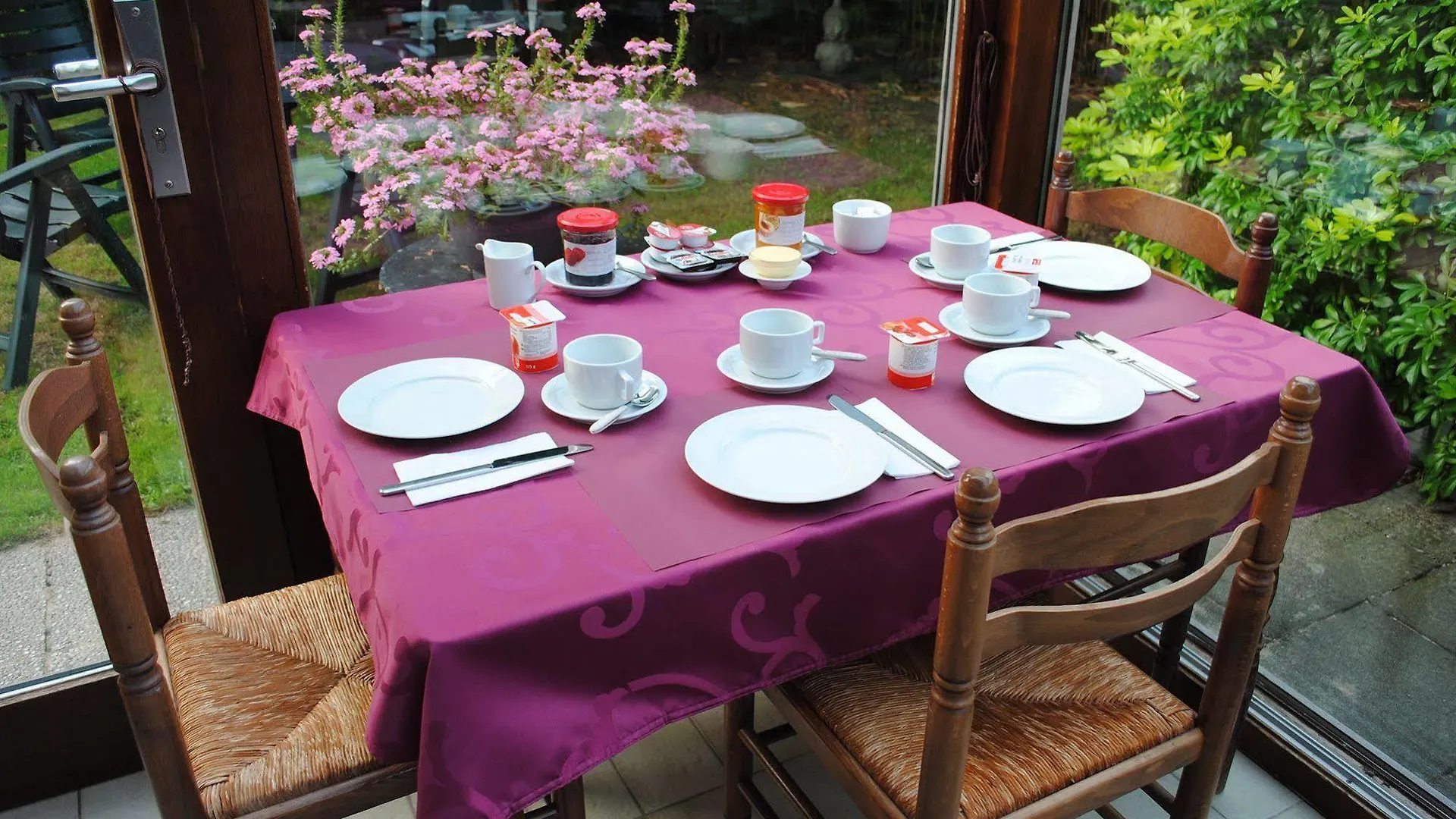*** Couette-café B&B Maison Printaniere Bruges Belgique